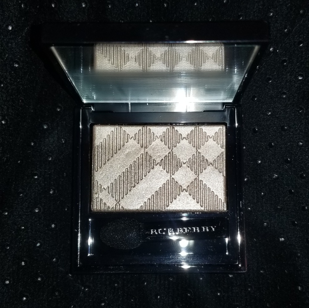 Burberry wet and dry eyeshadow nude